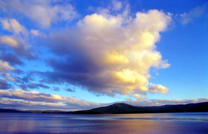 Вечерние облака над озером Тургояк