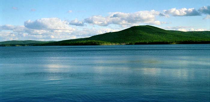 Синее озеро на заднем плане Пугачевская Сопка