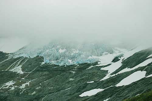 Ледник Юстедальсбреен в облаках