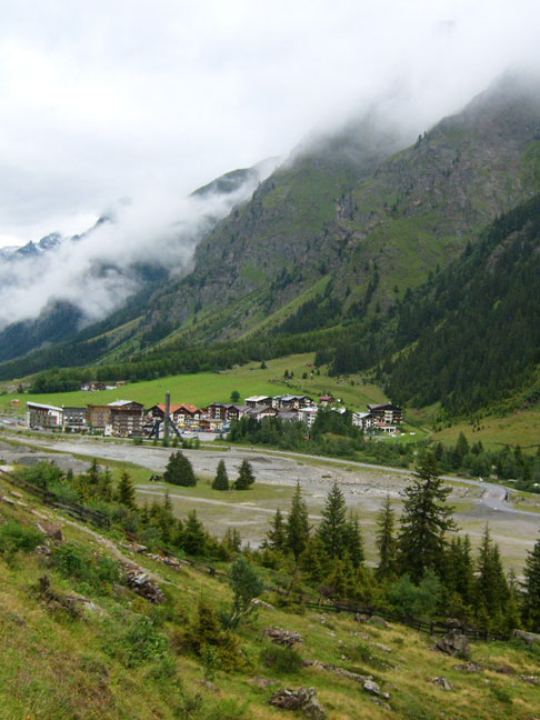 Тирольский городок Плангерос в Австрийских Альпах