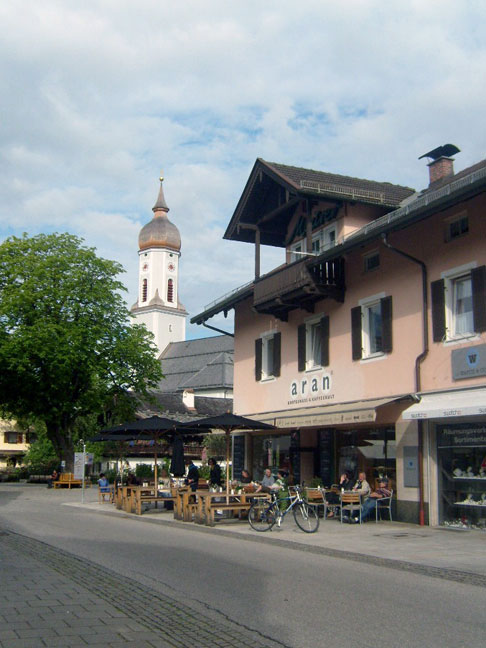 Придорожное кафе в альпийской деревне