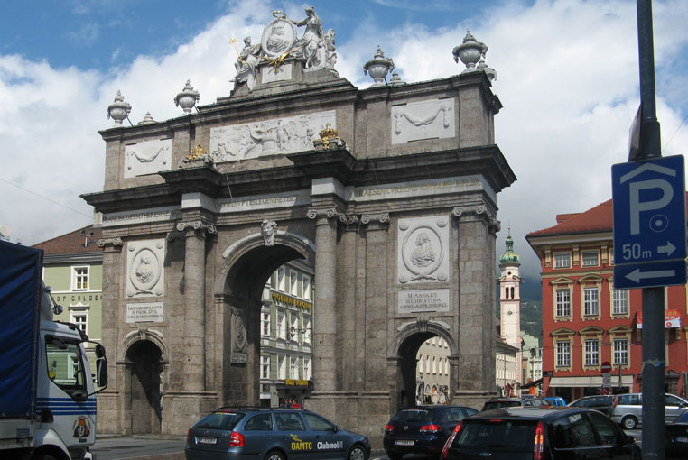 Триумфальная арка в Инсбруке в честь свадьбы короля Леопольда II