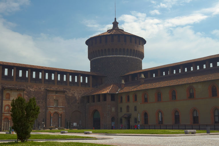 Замок Кастелло Сфорцеско в Милане