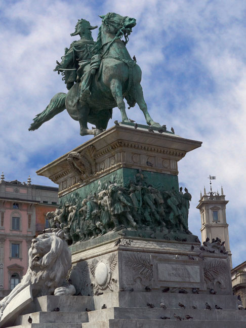 Конная статуя первого короля единой Италии Виктора Эммануила II