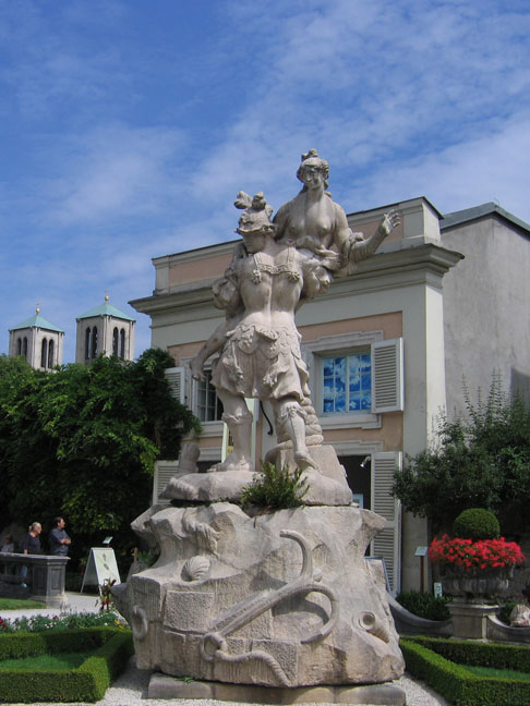 Скульптура похищение Елены в саду Мирабель в Зальцбурге