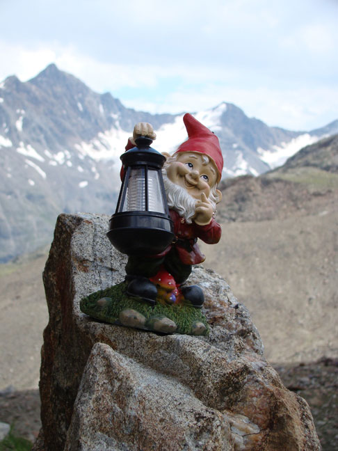 Горный маяк у хижины Фернагтхютте в Эцтальских Альпах