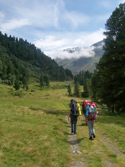 Альпийская проселочная дорога в хребте Глоктурмкамм