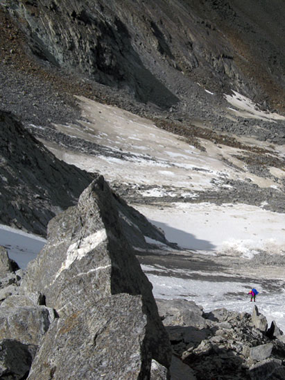 Спуск по северному склону с перевала Ваннетйох в Эцтальских Альпах
