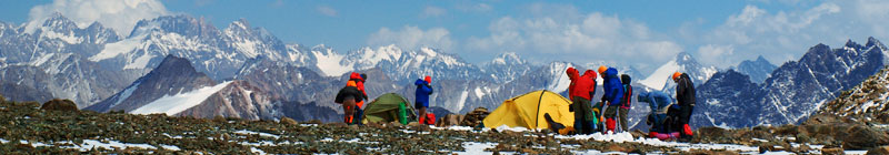 Бивак на перевале Киргизского хребта на Тянь-Шане