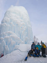 Ice Brunnen auf der Seite des Array im südlichen Ural Uvan